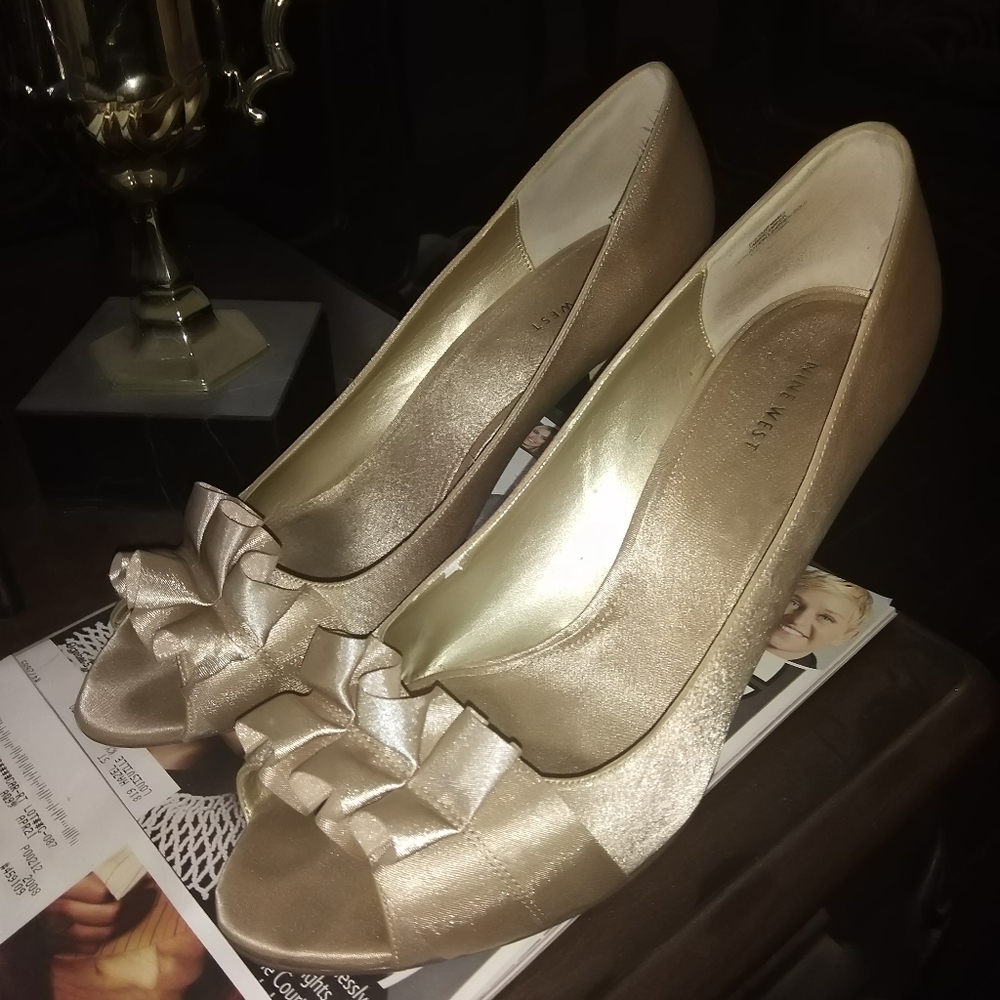 Silk Satiny Bow Pumps